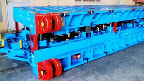 Gli stampi della serie Automatic Line aiutano il processo di stampaggio automobilistico a spostarsi verso l'automazione ad alta velocità.